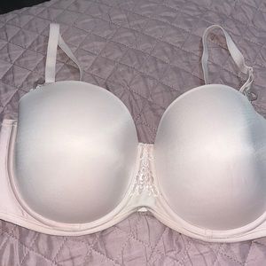Women’s underwire bra with removable straps
